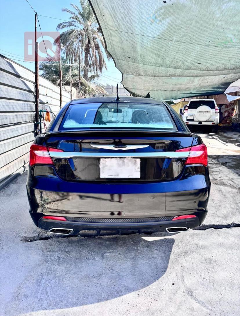 Chrysler 200